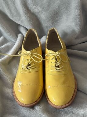 GAP Yellow Patent Lace-Up Oxfords